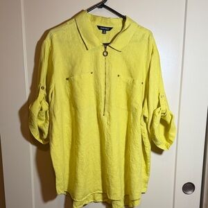 Ellen Tracy linen 3/4 sleeve top with gold accent